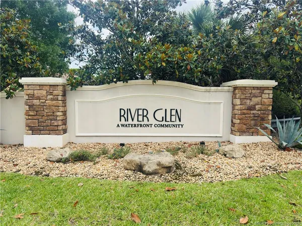 $425,000 | 587 Southwest Glen Crest Way, Stuart, FL 34997