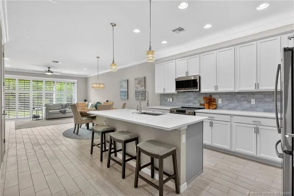 $425,000 | 587 Southwest Glen Crest Way, Stuart, FL 34997