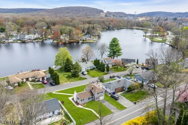 $650,000 | 18 West Shawnee Trail, Wharton, NJ 07885