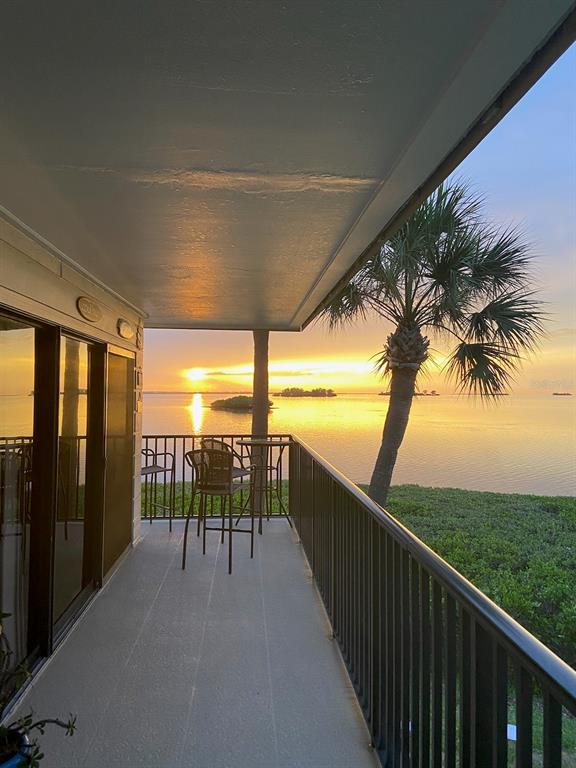 2700 Bayshore Boulevard, Unit 11105 Dunedin, FL 34698 - Photo 4 of 33 a view of outdoor space with seating
