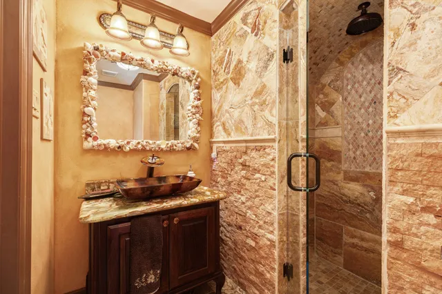 a view of entryway with a front door