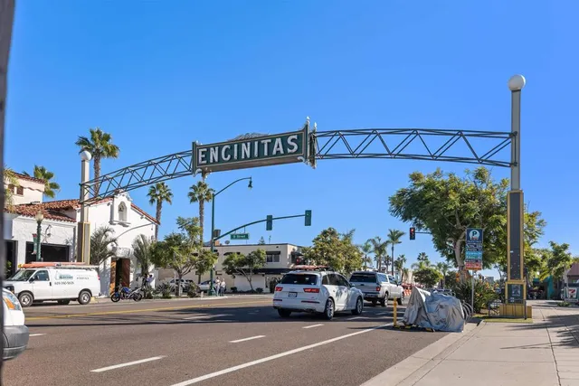 $2,100,000 | 458 3rd Street, Encinitas, CA 92024