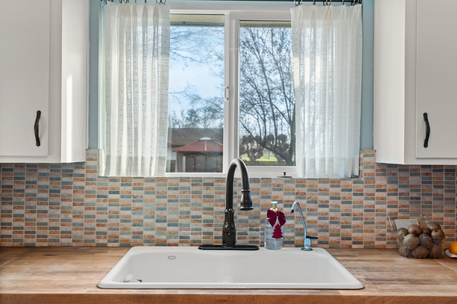 5610 North Confer Road Stockton, CA 95215 - Photo 11 of 40 Kitchen, new faucet, backsplash, main house.
