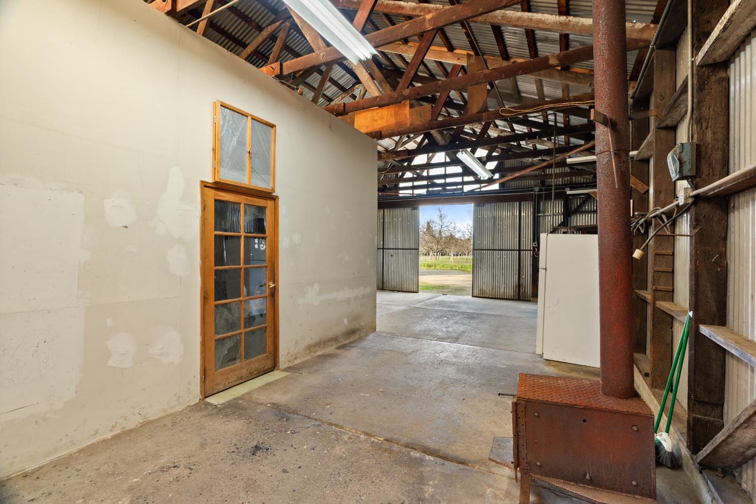 5610 North Confer Road Stockton, CA 95215 - Photo 15 of 40