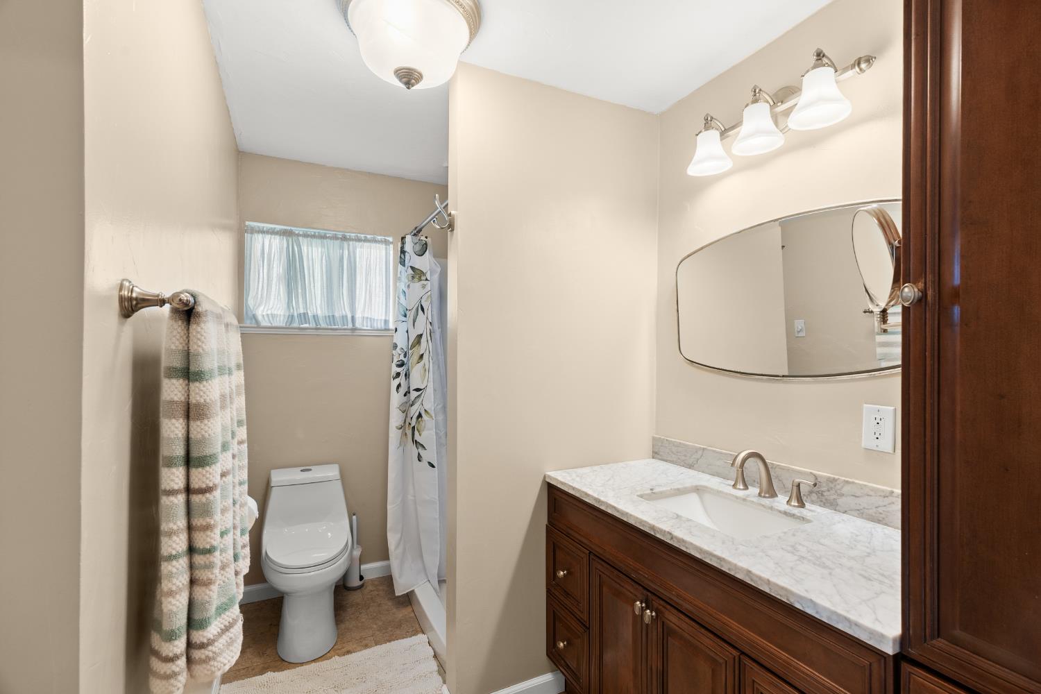 5610 North Confer Road Stockton, CA 95215 - Photo 20 of 40 Full bathroom with shower, window, sink, off of Bedroom 1