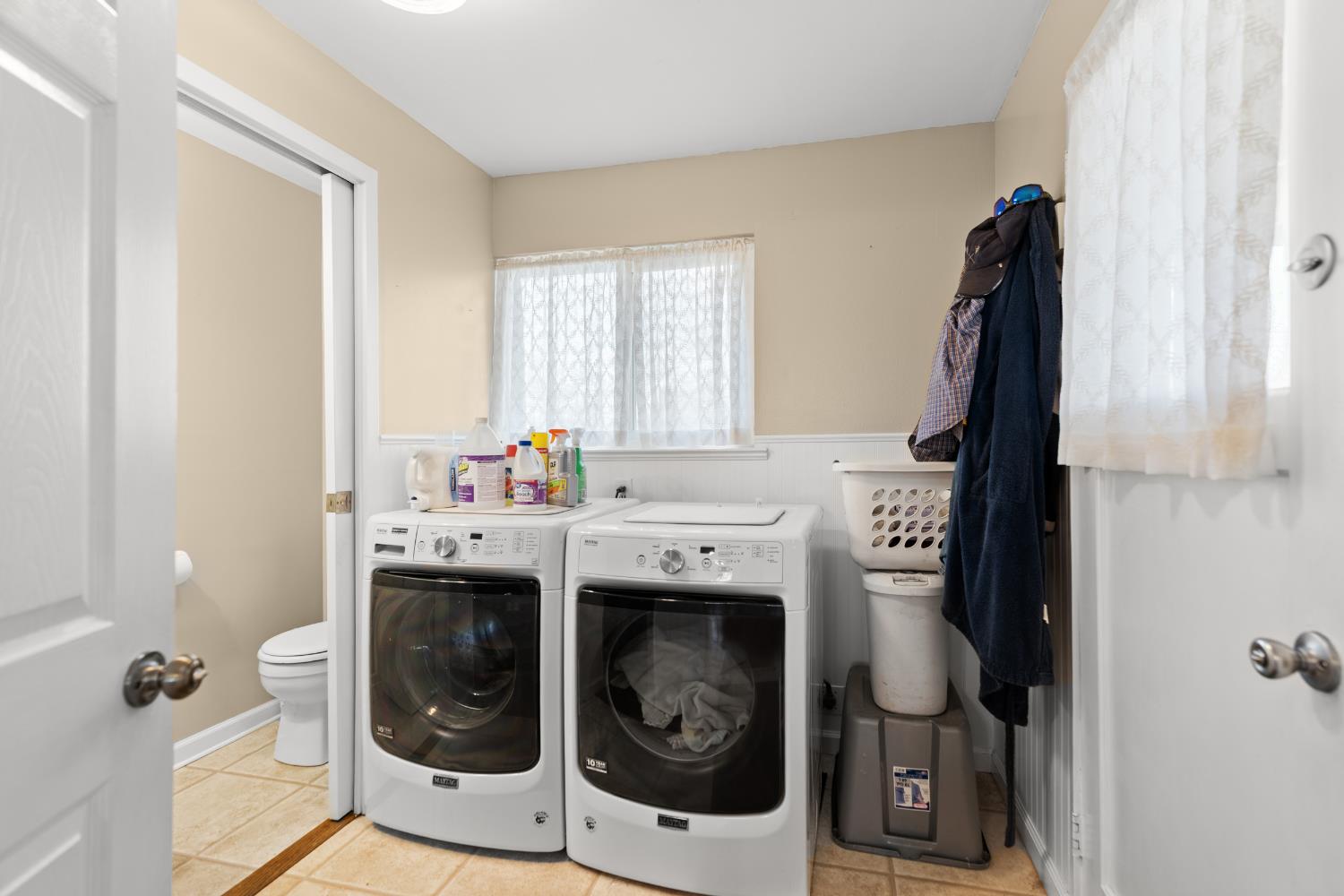 5610 North Confer Road Stockton, CA 95215 - Photo 28 of 40 Laundry room and half bath.