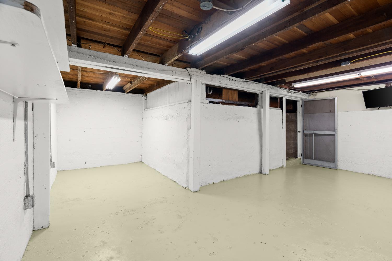 5610 North Confer Road Stockton, CA 95215 - Photo 33 of 40 Finished basement, full view.