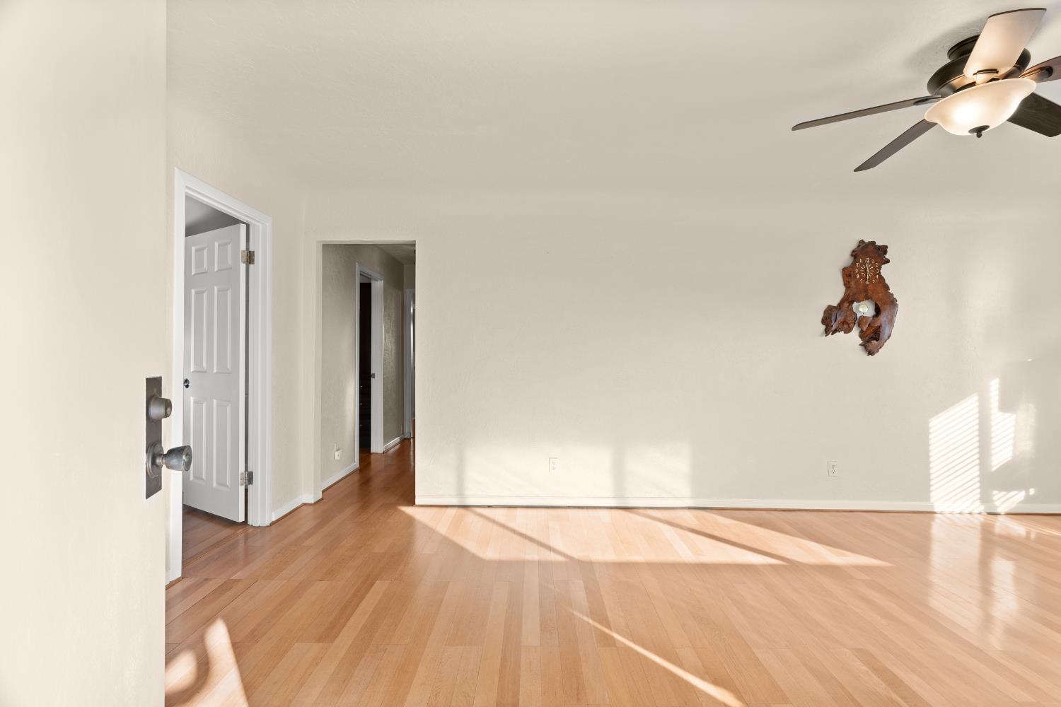 5610 North Confer Road Stockton, CA 95215 - Photo 6 of 40 Entrance from front door of main house, into Living Room.