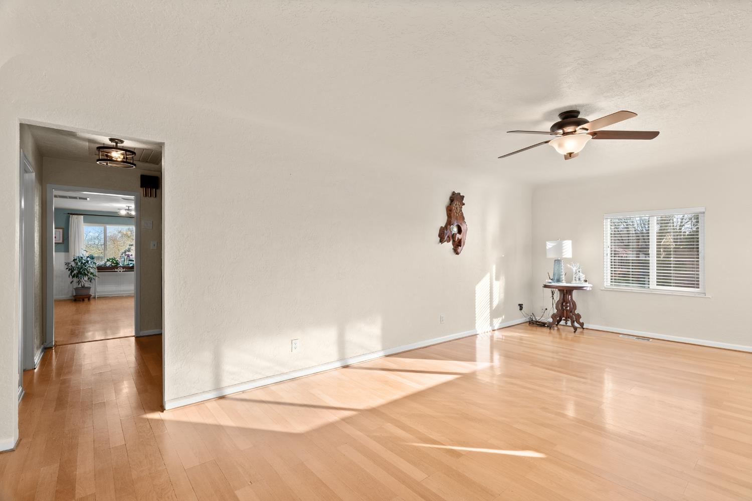 5610 North Confer Road Stockton, CA 95215 - Photo 7 of 40 Living Room, bungalow main house.