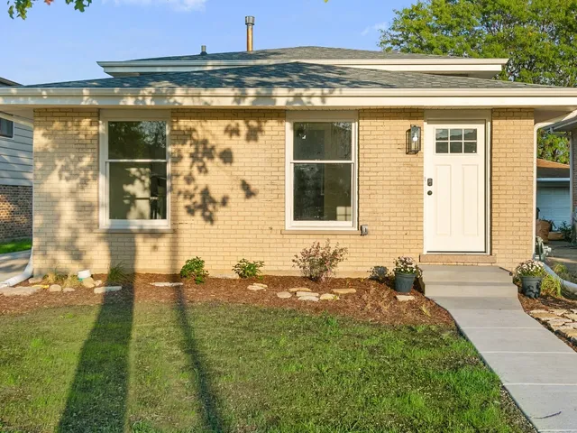 $258,700 | 18037 Edwards Avenue, Country Club Hills, IL 60478