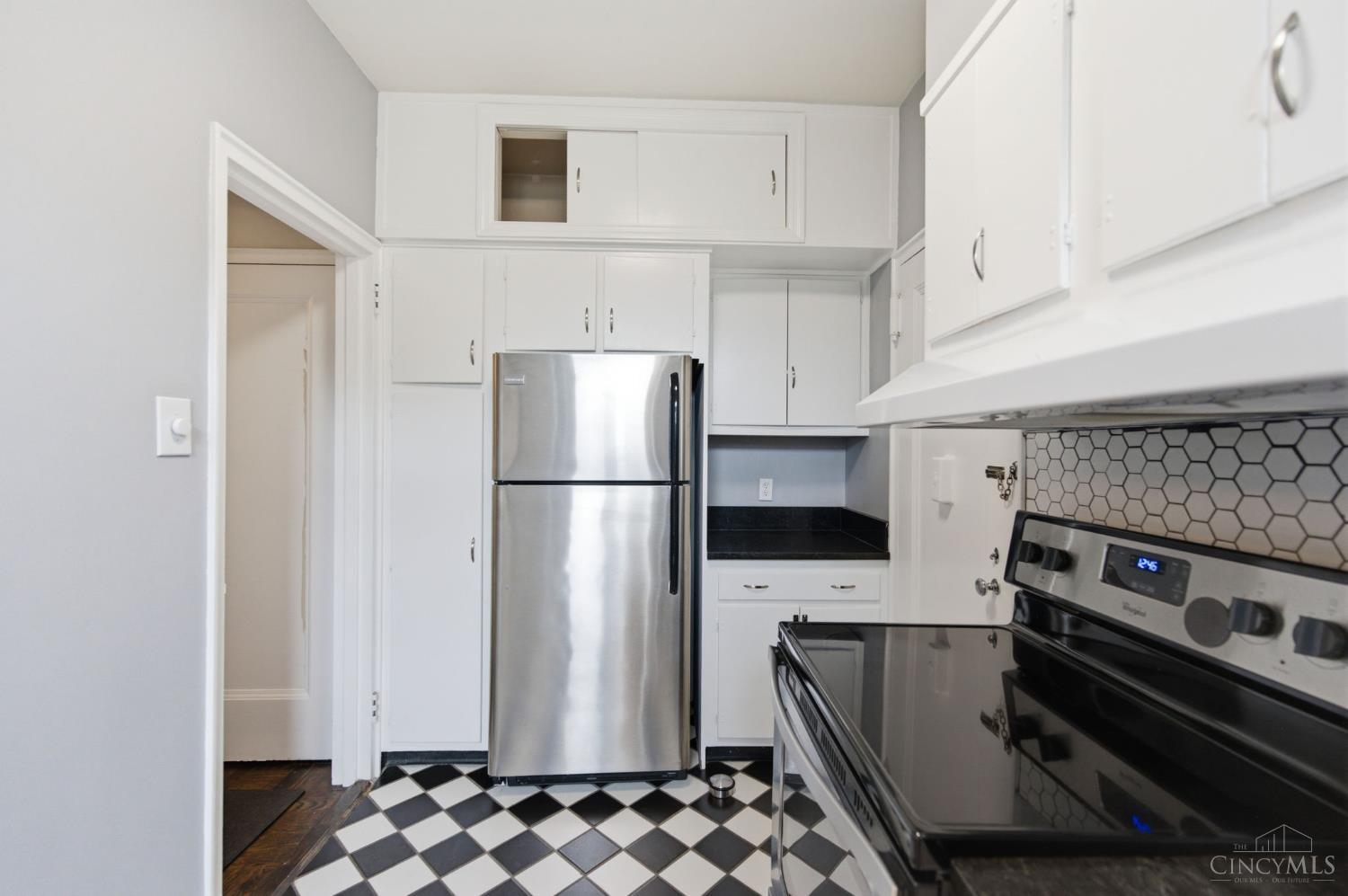 2372 Madison Road, Unit W3D Cincinnati, OH 45208 - Photo 17 of 54