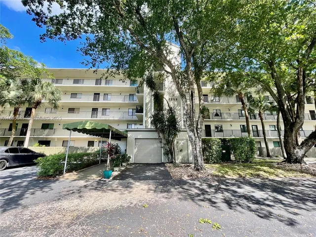$2,200 | 2209 South Cypress Bend Drive, Unit 407, Pompano Beach, FL 33069