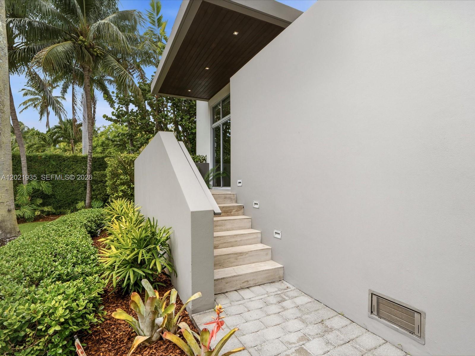 125 Hampton Lane Key Biscayne, FL 33149 - Photo 3 of 81