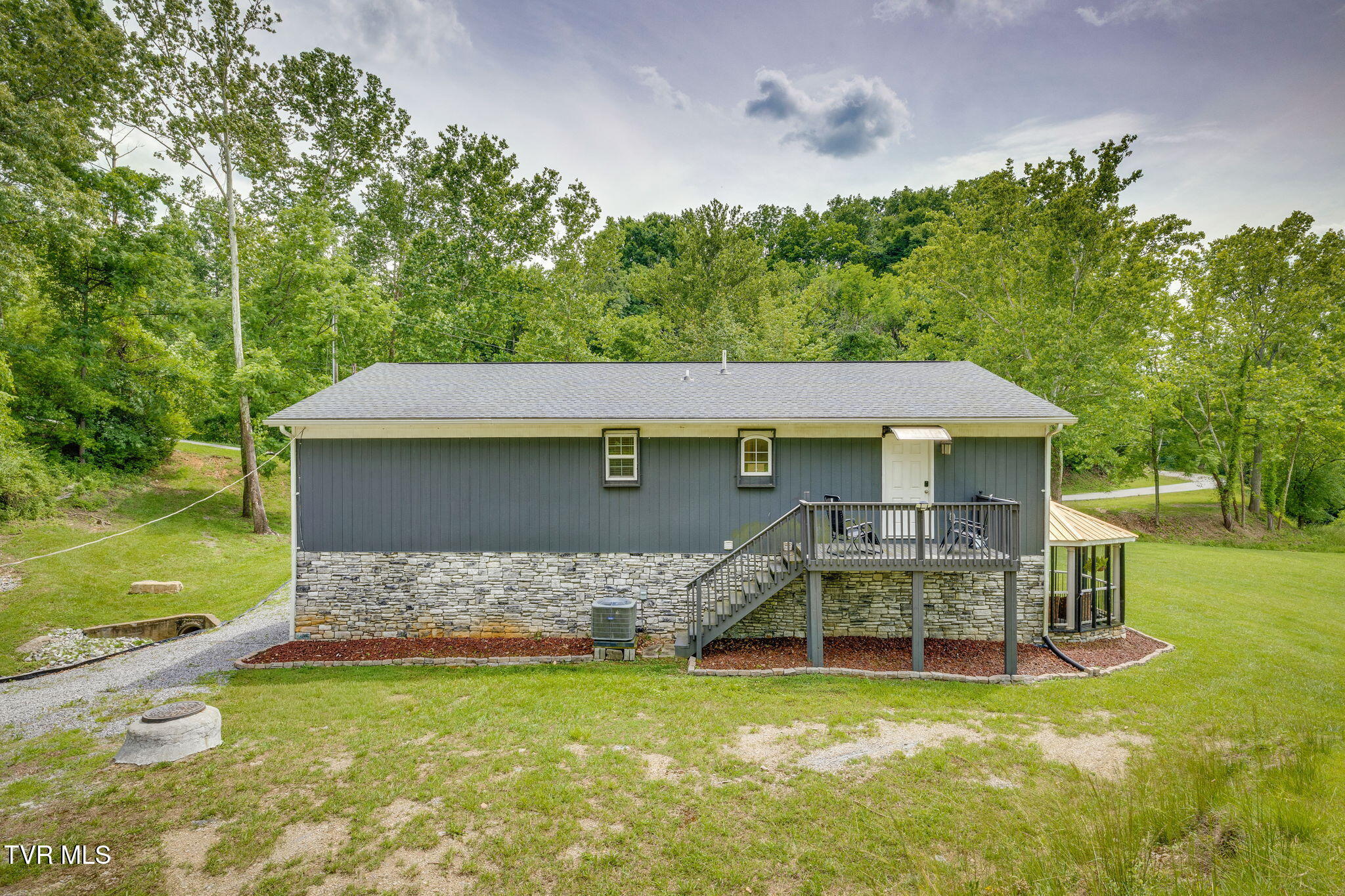 2100 Longreen Road Kingsport, TN 37660 - Photo 38 of 47 037