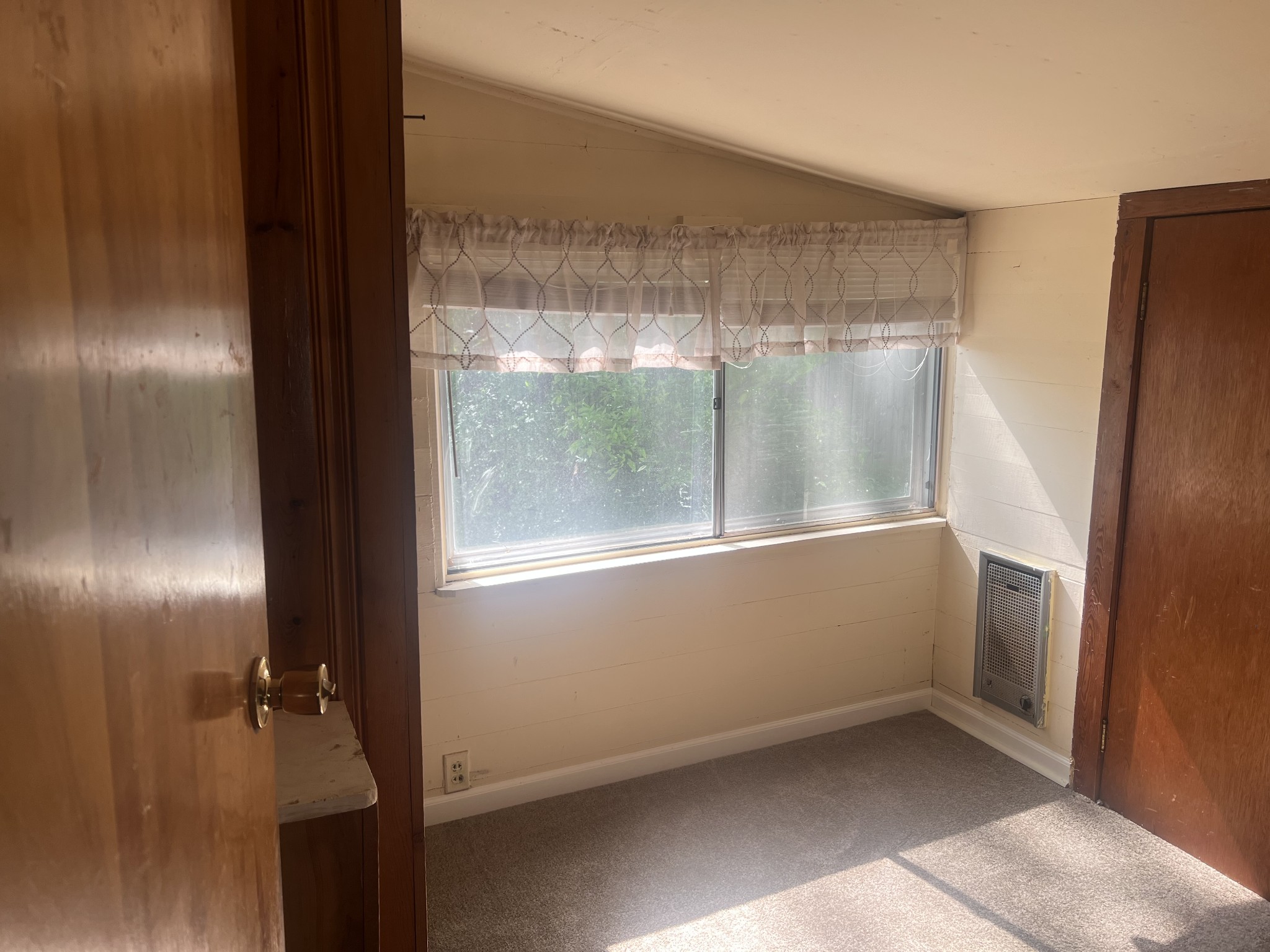 207 Powell Street Decherd, TN 37324 - Photo 12 of 18 a view of an empty room and window