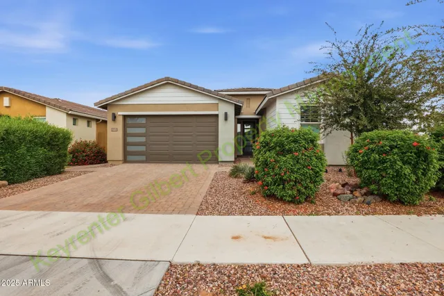 a picture of a black and white photo