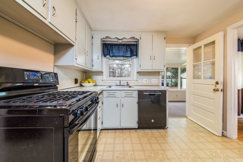 67 West Allen Ridge Road Springfield, MA 01118 - Photo 5 of 26 Gallery Image 5