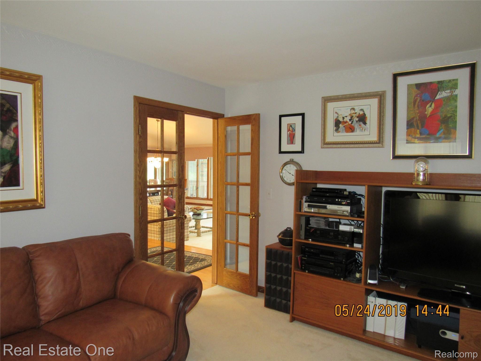 384 Nakomis Road Lake Orion, MI 48362 - Photo 37 of 77 IMG_0573.JPG