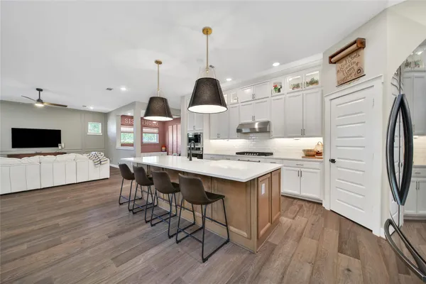 $519,900 | 325 Bromley Square Drive, Montgomery, TX 77316