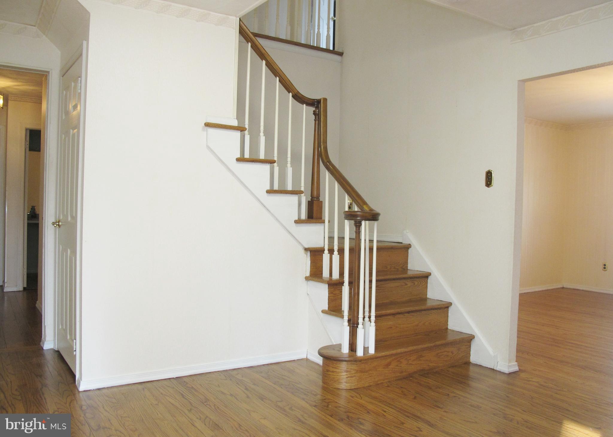 3 Stonebridge Road Cherry Hill, NJ 08003 - Photo 4 of 38 Foyer