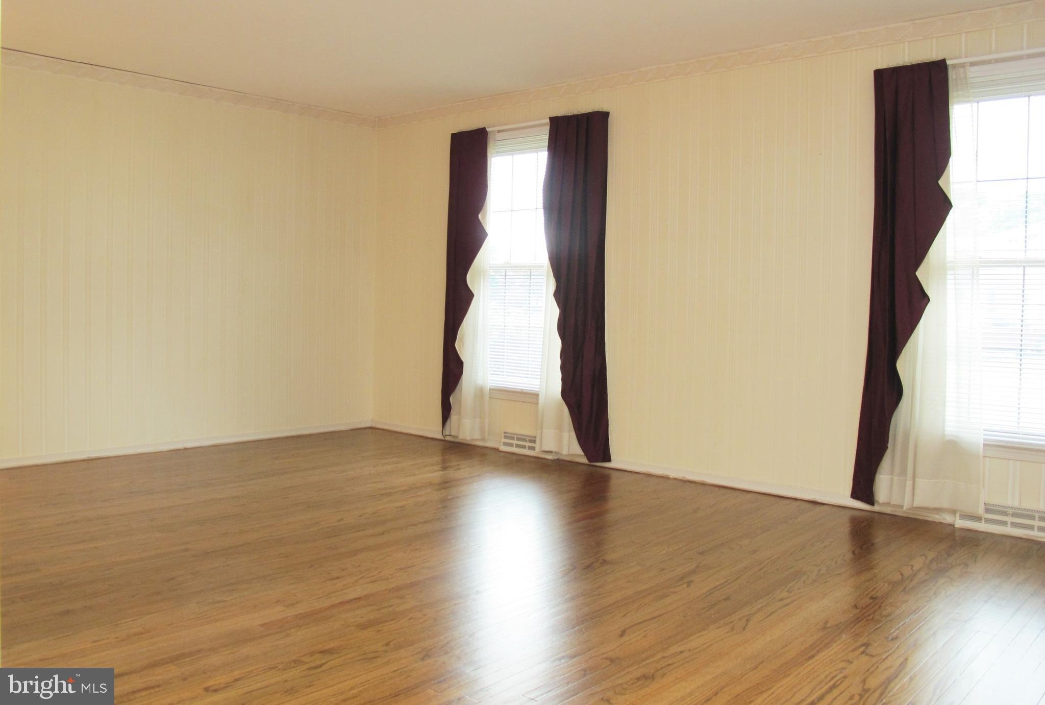 3 Stonebridge Road Cherry Hill, NJ 08003 - Photo 6 of 38 Living Room