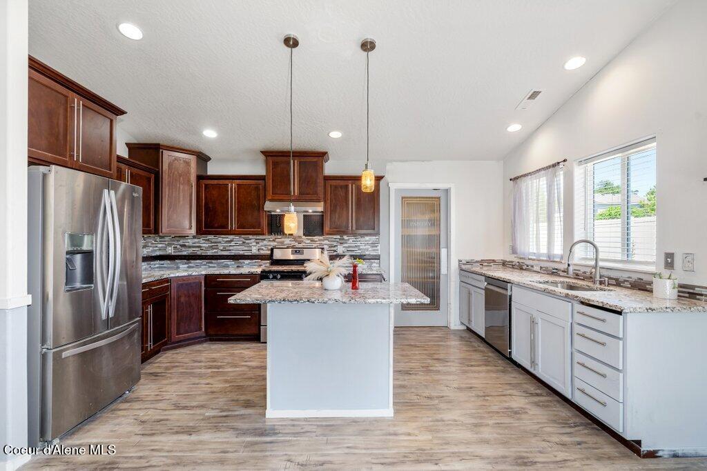 1704 North Pyroclast Street Post Falls, ID 83854 - Photo 8 of 35 Kitchen