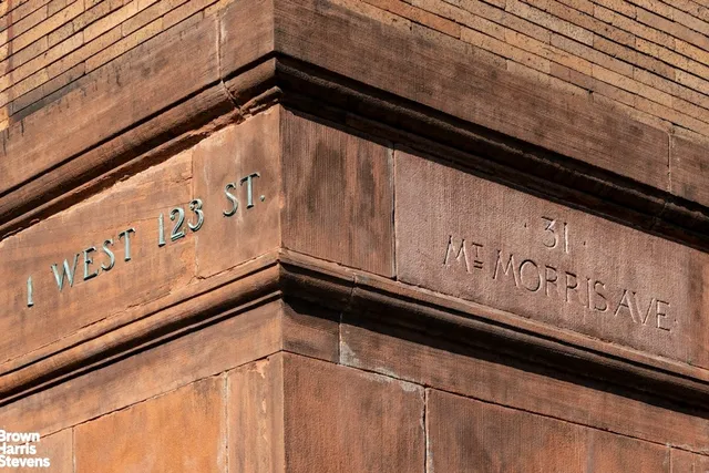 a black and white photo of a living room