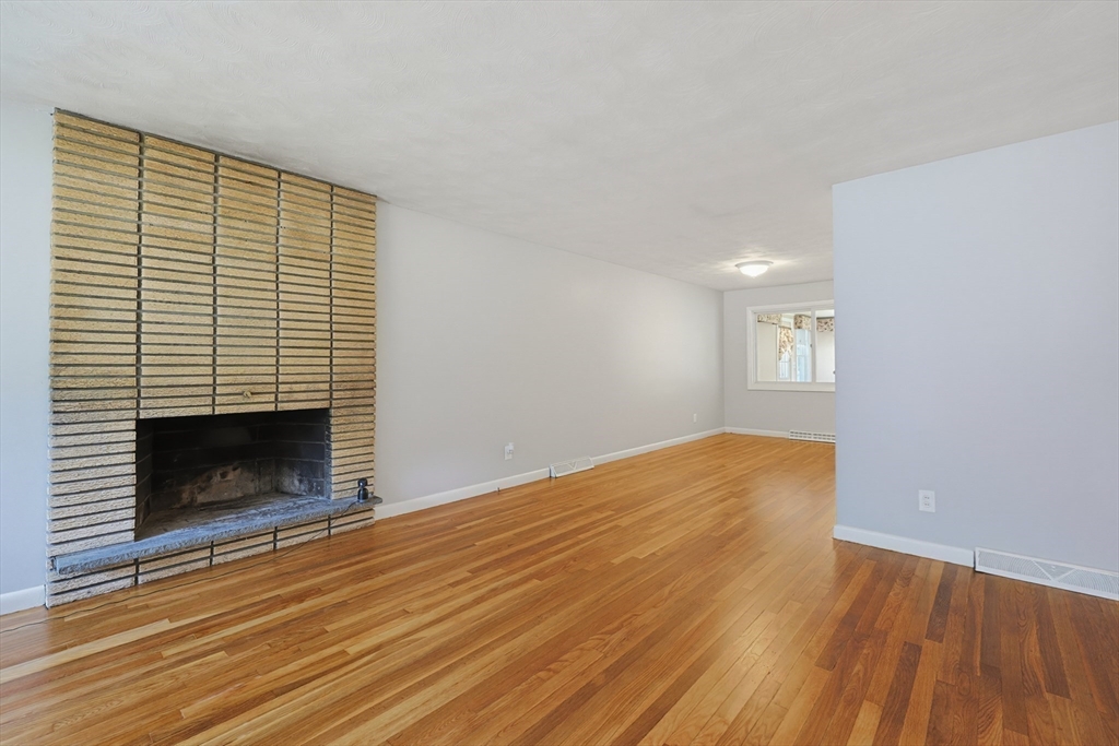17 West Vanston Road Stoughton, MA 02072 - Photo 5 of 26