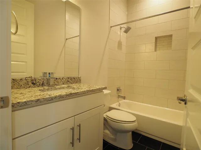 a close up view of a washer and dryer