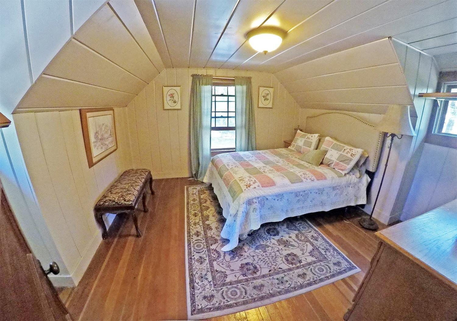 765 Old Ferry Road Shady Cove, OR 97539 - Photo 16 of 32 Light and bright 2nd bedroom with fir fl
