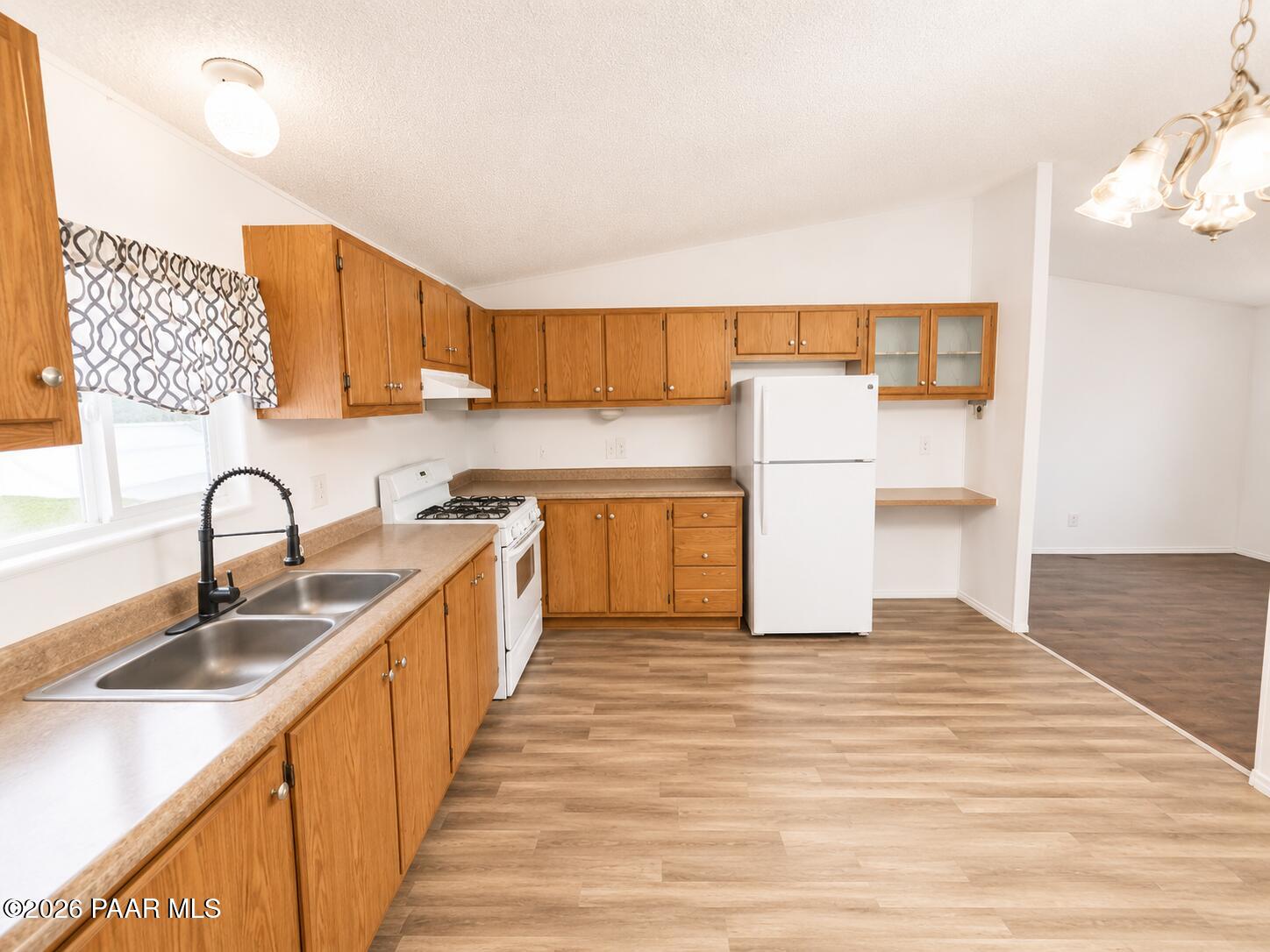 17072 East Duffers Drive Spring Valley, AZ 86333 - Photo 9 of 32 Kitchen2