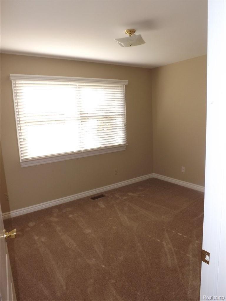 2100 West Square Lake Road Troy, MI 48098 - Photo 16 of 19 DSCF0687.JPG