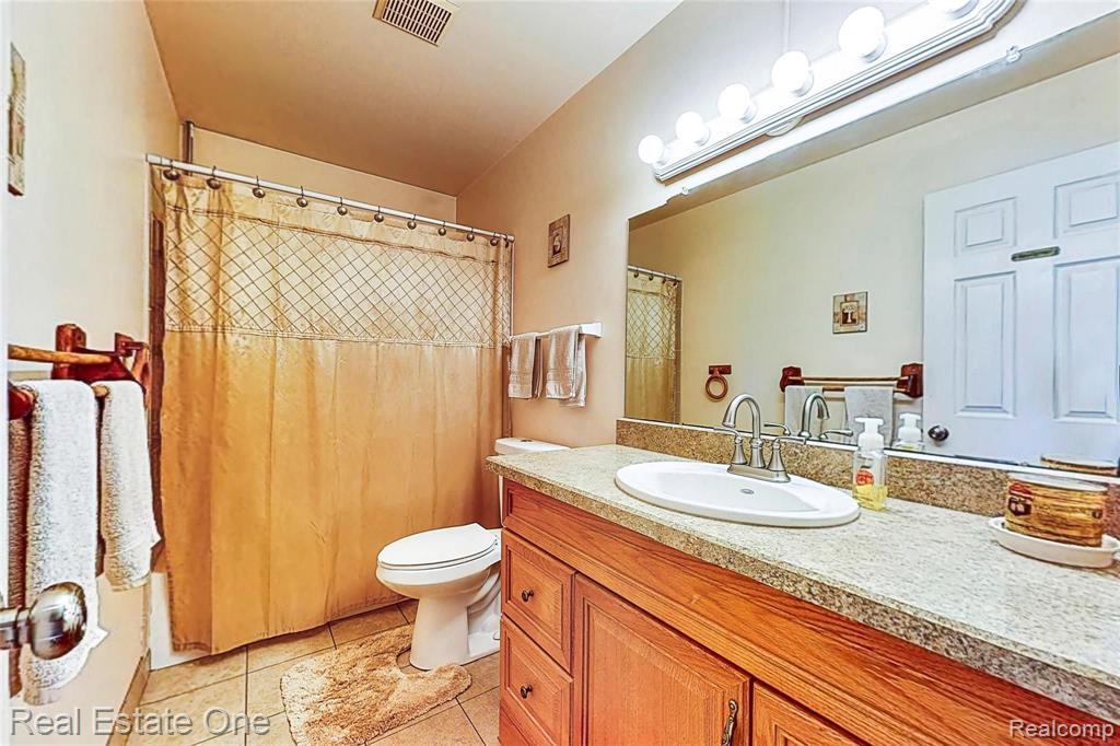 8120 Green Road Fenton, MI 48430 - Photo 32 of 46