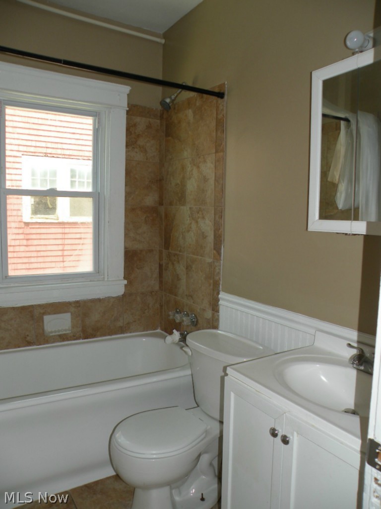 1656 Eddington Road Cleveland, OH 44118 - Photo 12 of 16