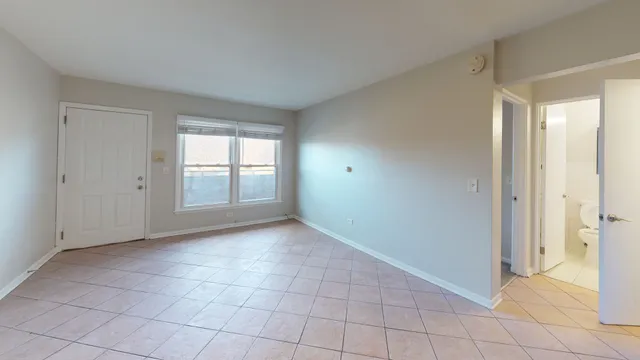 $1,300 | 6341 West Belmont Avenue, Unit 2R, Chicago, IL 60634