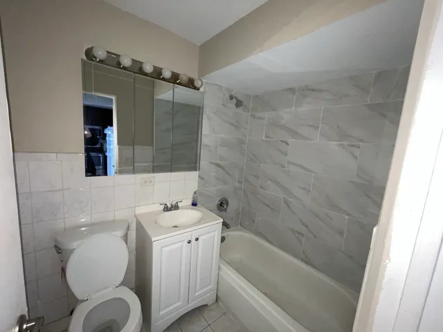 $1,300 | 6341 West Belmont Avenue, Unit 2R, Chicago, IL 60634