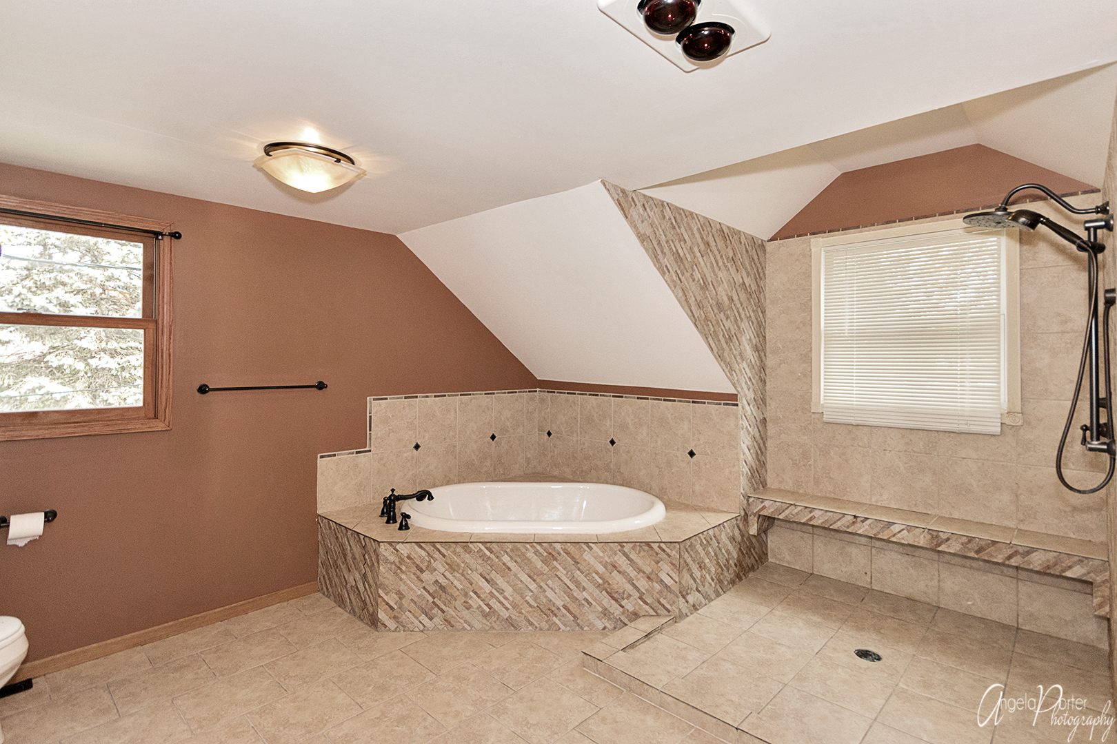 39240 North Winchester Road Wadsworth, IL 60083 - Photo 15 of 28 a bathroom with a tub and a shower