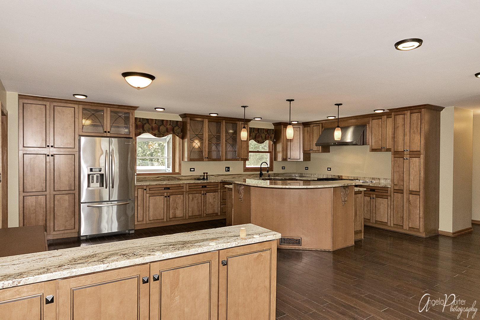 39240 North Winchester Road Wadsworth, IL 60083 - Photo 4 of 28 a kitchen with a refrigerator and a sink