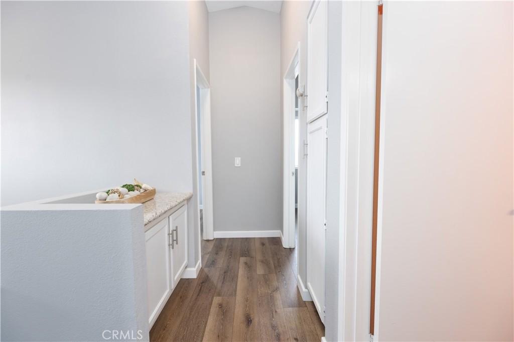 39640 Rustic Glen Drive Temecula, CA 92591 - Photo 20 of 25 Hall - Up