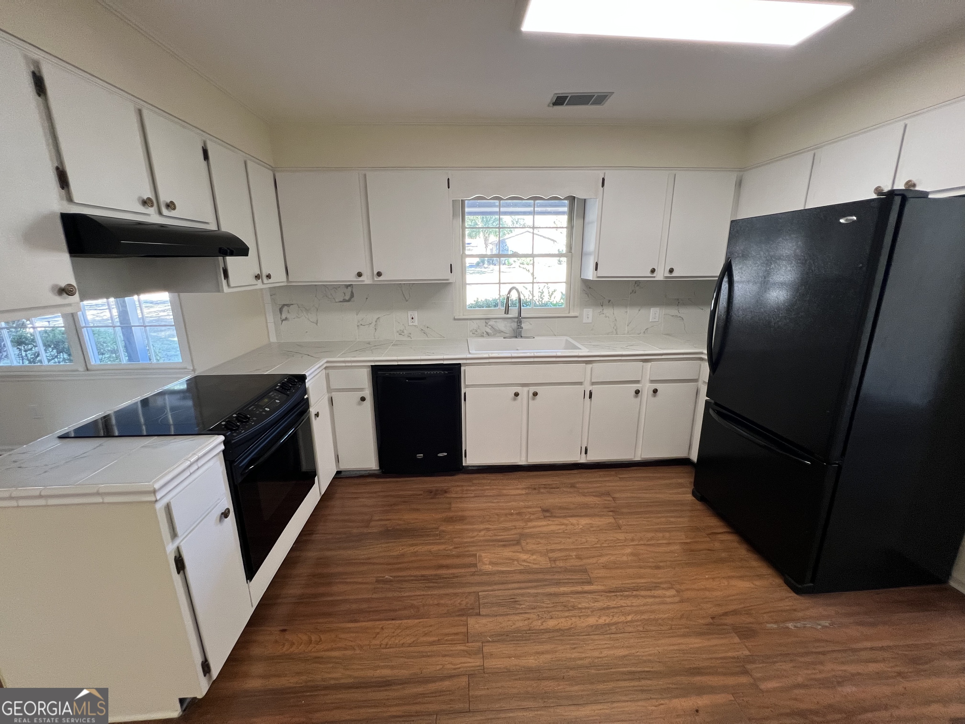311 Fairmont Road Dublin, GA 31021 - Photo 2 of 33 a kitchen with granite countertop a refrigerator sink and stove
