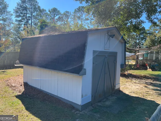a view of a back yard of the house
