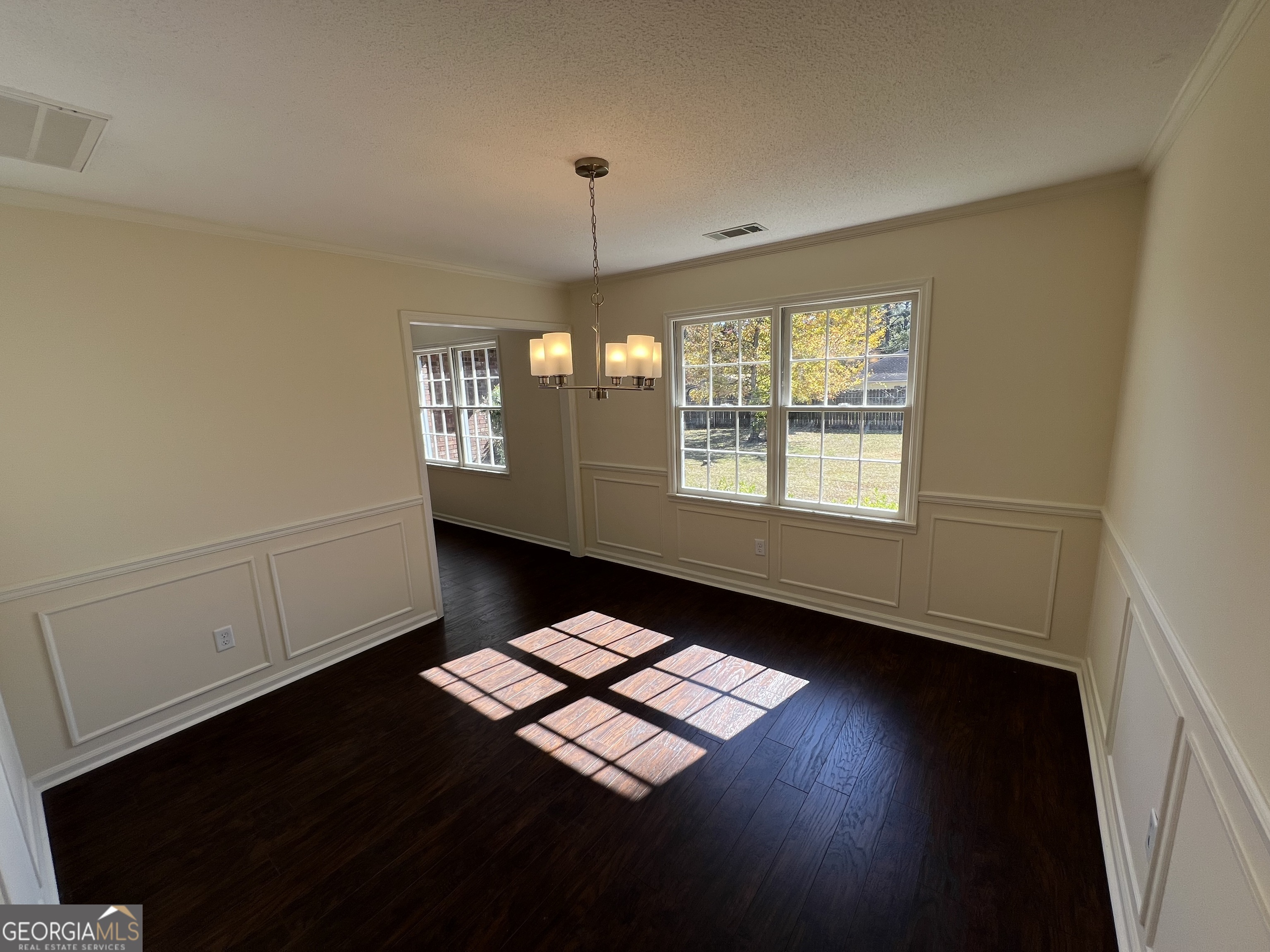 311 Fairmont Road Dublin, GA 31021 - Photo 10 of 33 a workspace with furniture and window