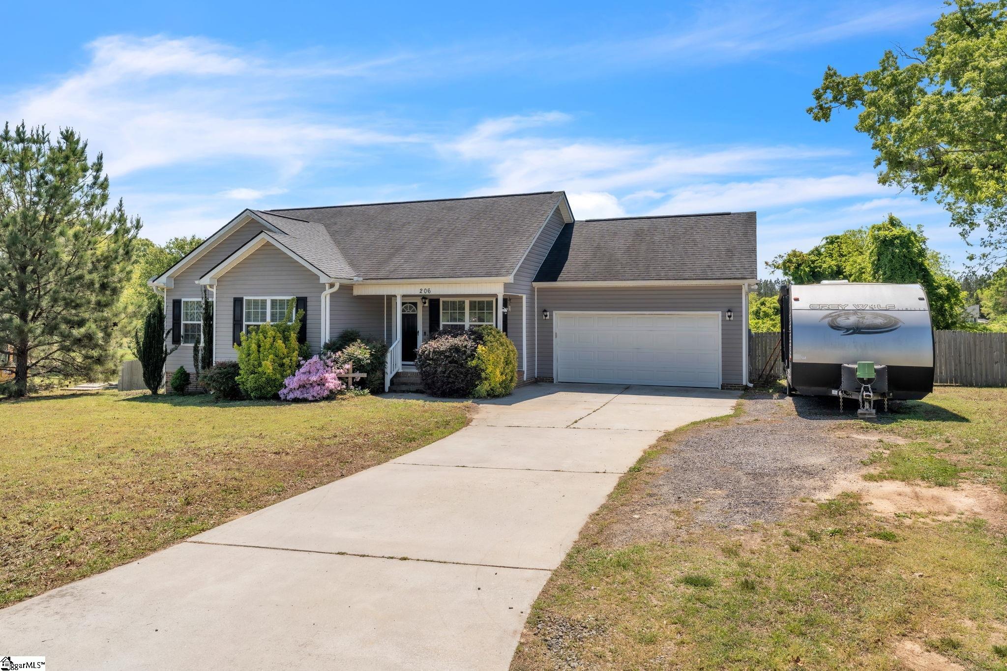206 Destiny Drive Gray Court, SC 29645 - Photo 2 of 25