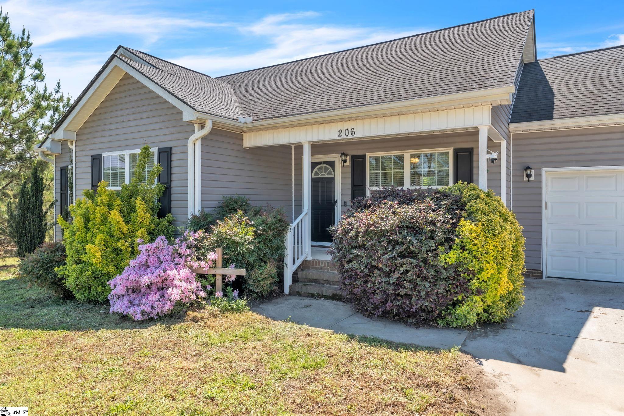 206 Destiny Drive Gray Court, SC 29645 - Photo 3 of 25
