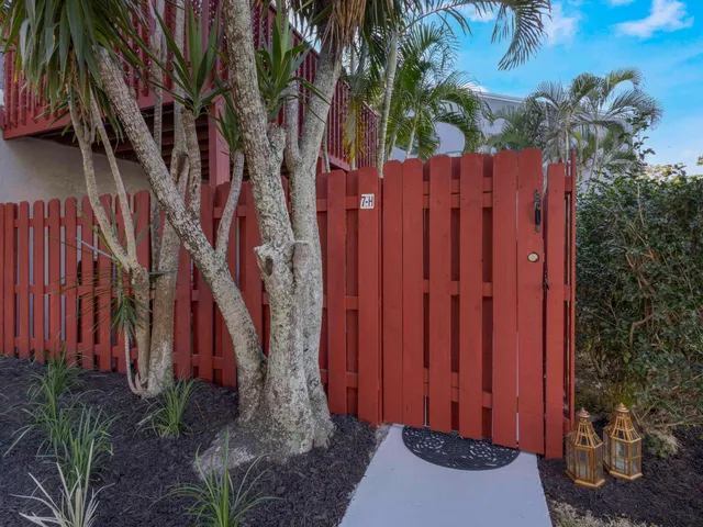 $280,000 | 7 Crossings Circle, Unit H, Boynton Beach, FL 33435