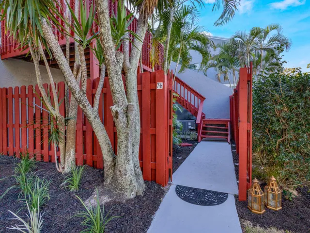 $280,000 | 7 Crossings Circle, Unit H, Boynton Beach, FL 33435