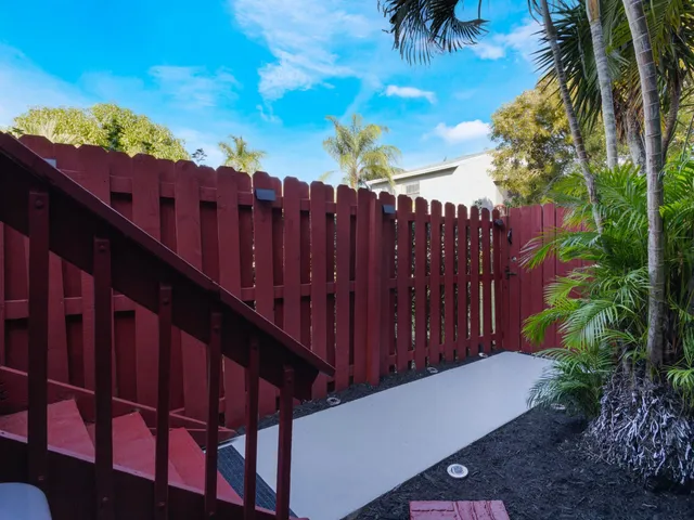 $280,000 | 7 Crossings Circle, Unit H, Boynton Beach, FL 33435