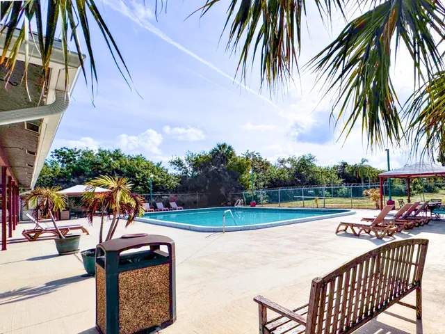 $280,000 | 7 Crossings Circle, Unit H, Boynton Beach, FL 33435