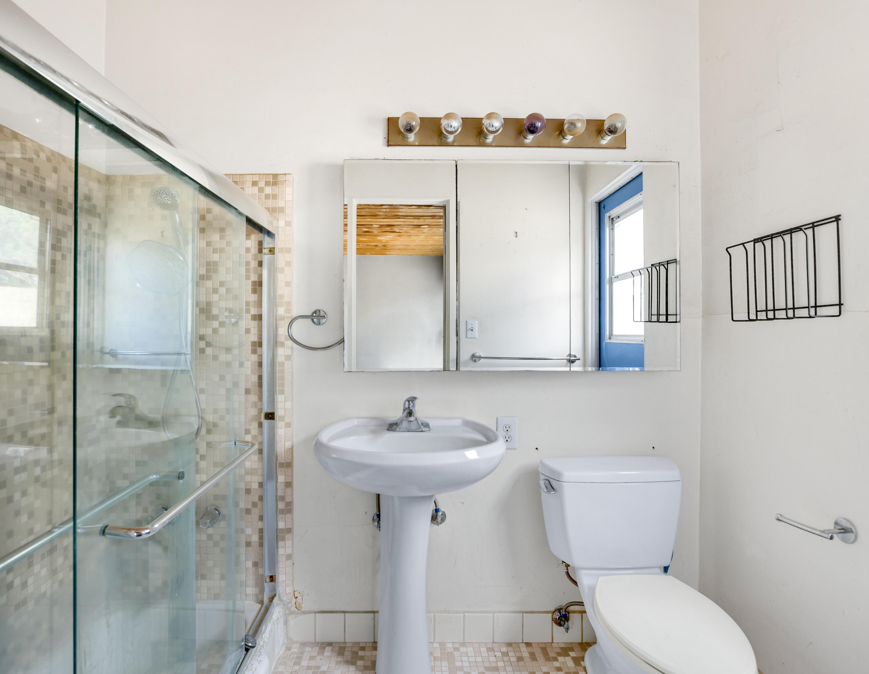 2839 North Davis Way Palm Springs, CA 92262 - Photo 20 of 29 a bathroom with a sink toilet and shower