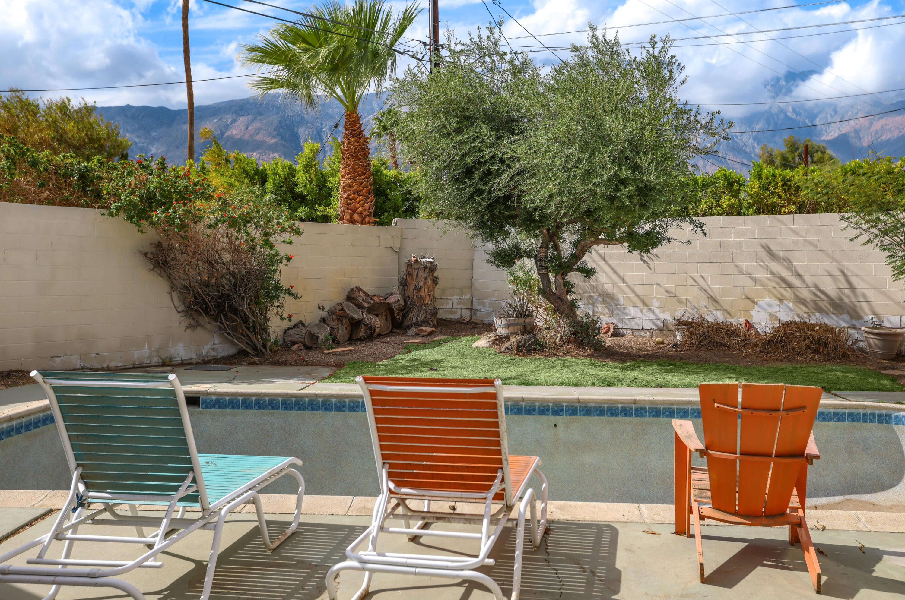 2839 North Davis Way Palm Springs, CA 92262 - Photo 23 of 29 a view of a chairs and table on the terrace